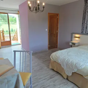Couette-café Des Ferrayes, Ongles